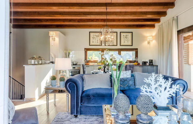 The Luxury Beach Villa - Photo 17