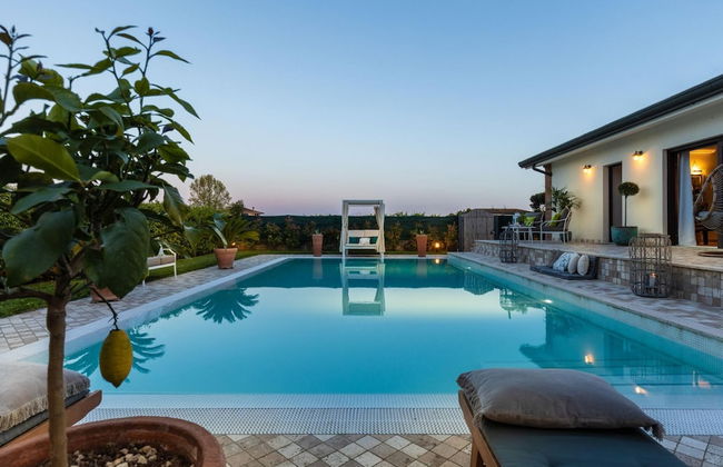 The Luxury Beach Villa - Photo 4