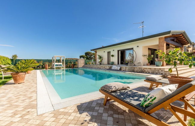 The Luxury Beach Villa - Photo 3