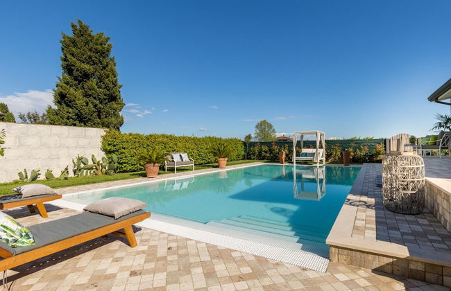 The Luxury Beach Villa - Photo 38