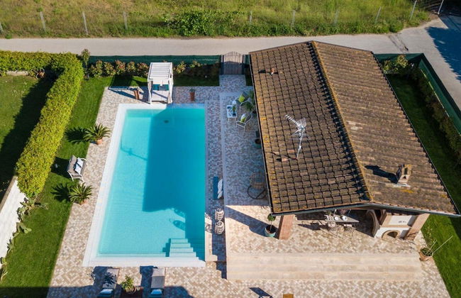 The Luxury Beach Villa - Photo 27