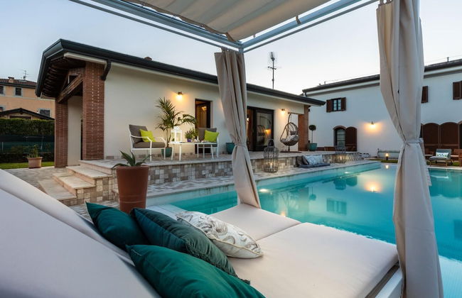 The Luxury Beach Villa - Photo 1