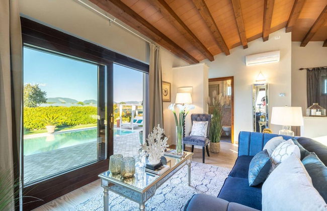 The Luxury Beach Villa - Photo 16