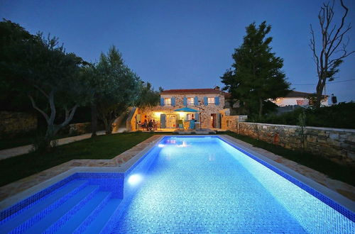 Foto 2 - Villa Lemon in Vir With 5 Bedrooms and 5 Bathrooms