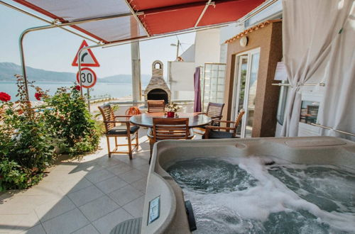 Foto 24 - Luxurious Holiday Home in Arbanija with Hot Tub