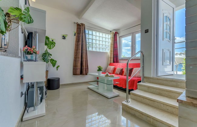Luxurious Holiday Home in Arbanija with Hot Tub - Foto 12