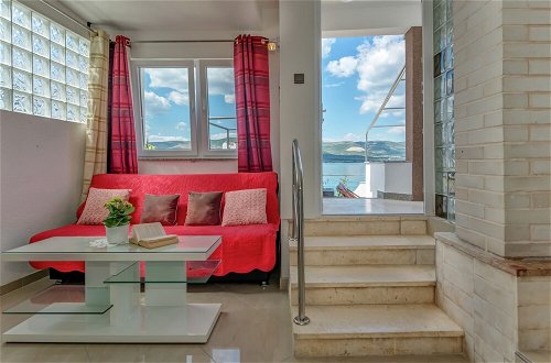 Foto 30 - Luxurious Holiday Home in Arbanija with Hot Tub