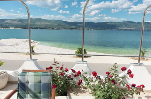 Foto 31 - Luxurious Holiday Home in Arbanija with Hot Tub