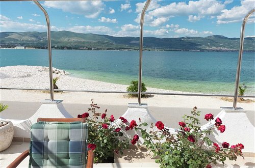 Foto 33 - Luxurious Holiday Home in Arbanija with Hot Tub