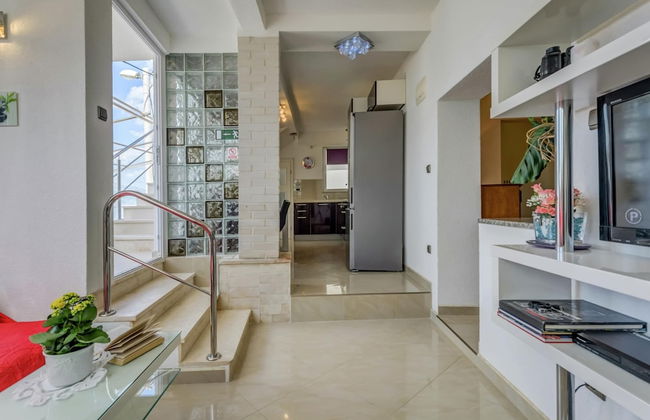 Luxurious Holiday Home in Arbanija with Hot Tub - Foto 10