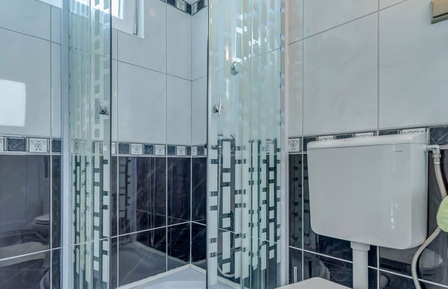 Luxurious Holiday Home in Arbanija with Hot Tub - Foto 15