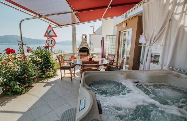 Luxurious Holiday Home in Arbanija with Hot Tub - Foto 21