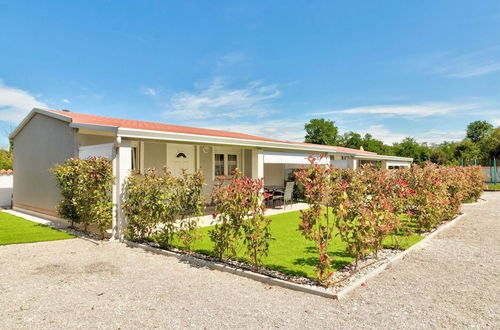 Photo 33 - Garden-view Holiday Home in Banjole near Beach & Boat Excursions