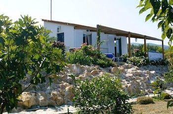 Photo 23 - Charming Holiday Home in Kritinia With Garden