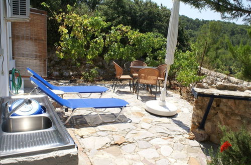 Photo 10 - Charming Holiday Home in Kritinia With Garden