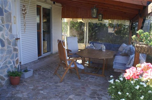 Photo 14 - Charming Holiday Home in Kritinia With Garden