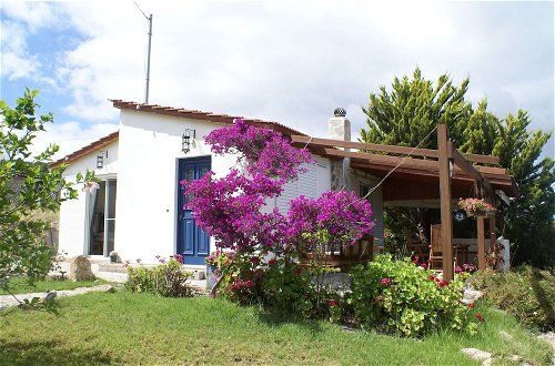 Photo 25 - Charming Holiday Home in Kritinia With Garden
