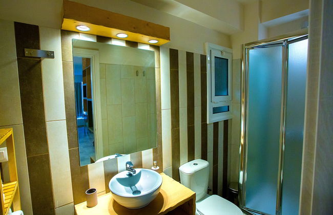 Emerald Suite - Photo 29