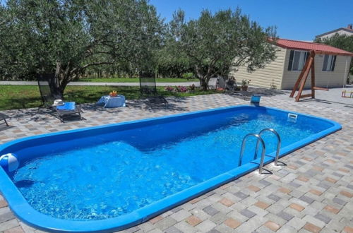 Foto 13 - Alluring Holiday Home in Pakoštane With Swimming Pool