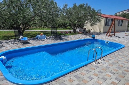 Foto 11 - Captivating Holiday Home in Pakostane With Swimming Pool