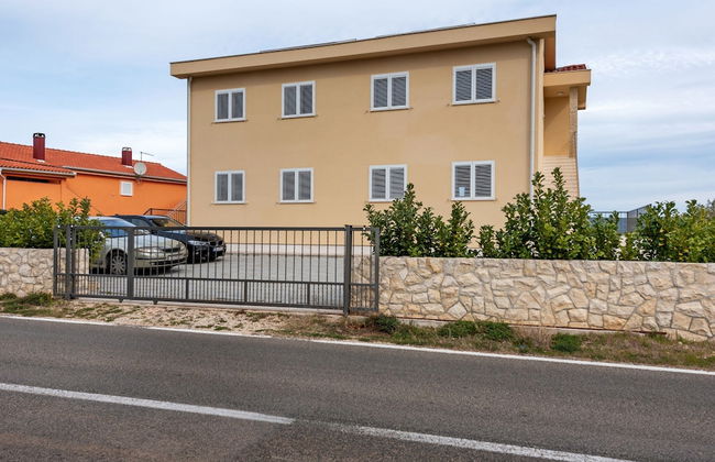 Simplistic Apartment in Neviđane with Balcony - Foto 23