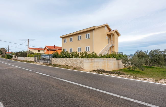 Simplistic Apartment in Neviđane with Balcony - Foto 26