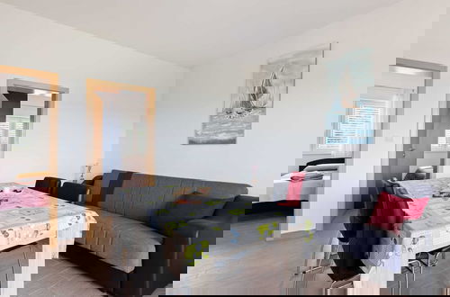 Foto 1 - Simplistic Apartment in Neviđane with Balcony