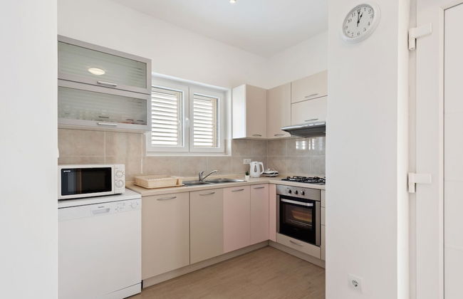 Simplistic Apartment in Neviđane with Balcony - Foto 8