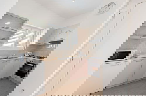 Foto 8 - Simplistic Apartment in Neviđane with Balcony