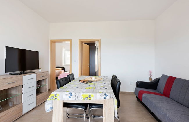 Simplistic Apartment in Neviđane with Balcony - Foto 10