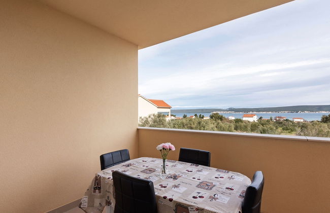 Simplistic Apartment in Neviđane with Balcony - Foto 16