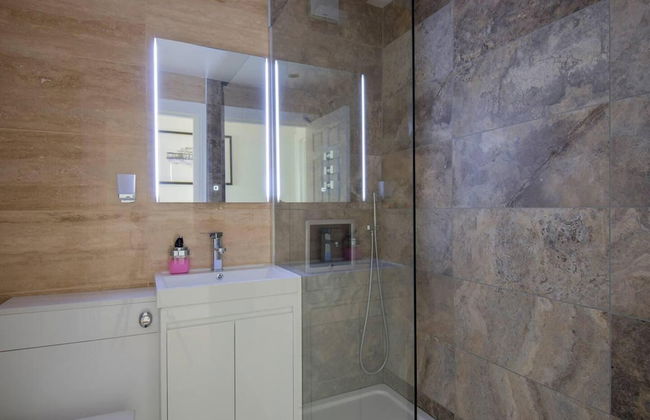 Direct Sea Views, Seafront Location & Free Parking - Foto 35