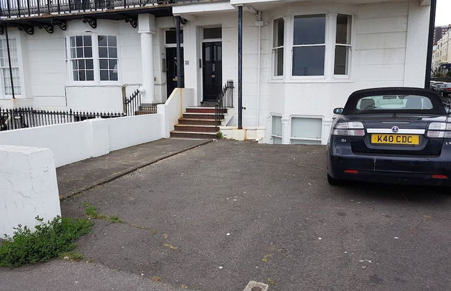 Direct Sea Views, Seafront Location & Free Parking - Foto 43