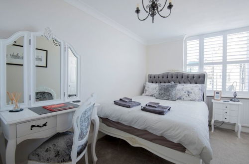 Photo 17 - Direct Sea Views, Seafront Location & Free Parking