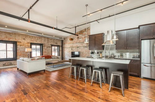 Foto 5 - PRISTINE 3 BR Million-Dollar Loft