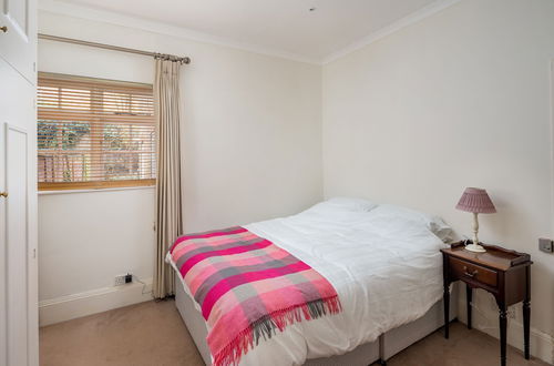 Foto 5 - JOIVY Homely 2 Bed Riverside Flat with Patio in Hammersmith