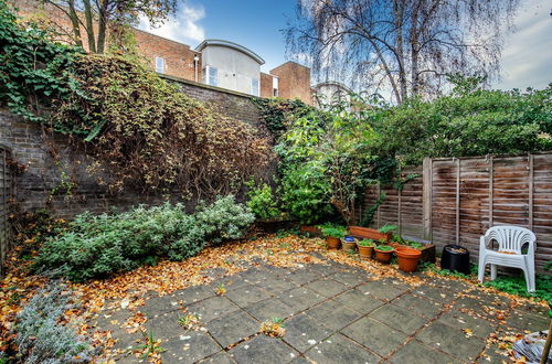 Photo 19 - ALTIDO Homely 2 Bed Riverside Flat with Patio in Hammersmith