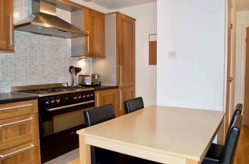 Photo 10 - Modern 2 Bedroom City Centre Flat