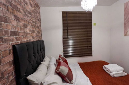 Photo 8 - Stunning 1 Bedroom Apartment in Dagenham