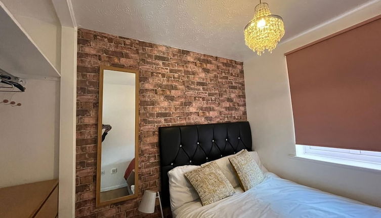 Photo 1 - Stunning 1 Bedroom Apartment in Dagenham