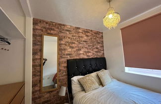 Photo 1 - Stunning 1 Bedroom Apartment in Dagenham