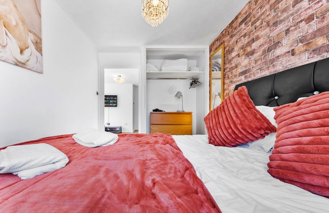 Stunning 1 Bedroom Apartment in Dagenham - Photo 3