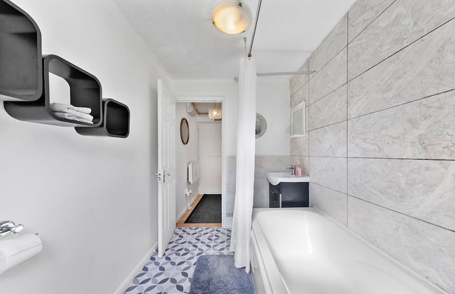 Stunning 1 Bedroom Apartment in Dagenham - Photo 6
