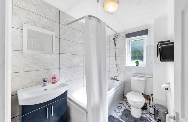 Stunning 1 Bedroom Apartment in Dagenham - Photo 5