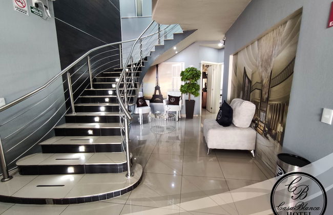 Hotel Casa Blanca & Suites - Photo 3