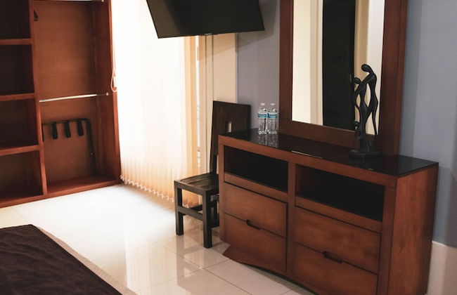Hotel Casa Blanca & Suites - Photo 8