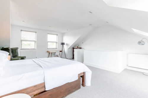 Photo 8 - Spacious 2 Bedroom Retreat In East Dulwich