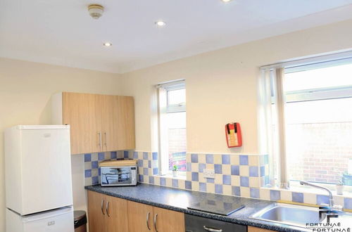 Photo 17 - Beautiful 5-bed House Roker Beach