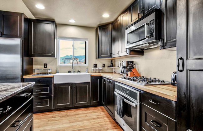 4brfireplace & Mountain Viewsdog-friendly & Hiking Nearby! - Photo 19