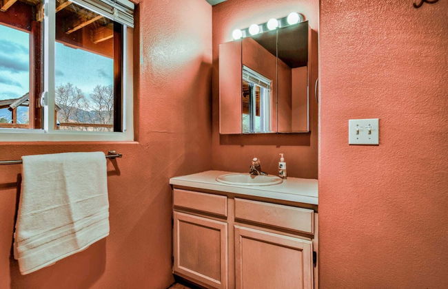 4brfireplace & Mountain Viewsdog-friendly & Hiking Nearby! - Photo 32
